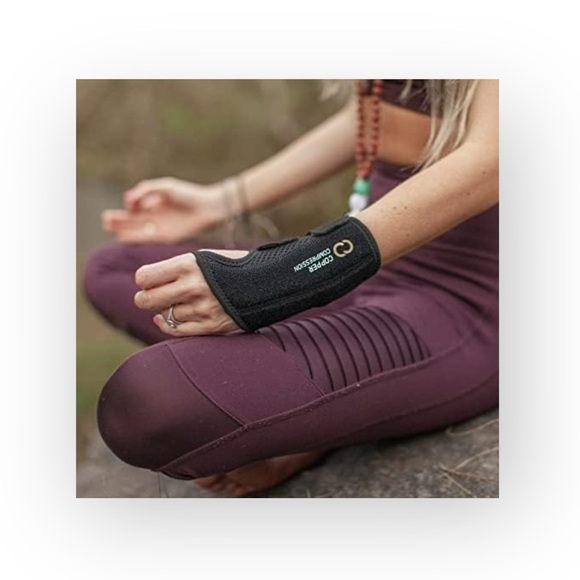 new Copper Compression ✪ Right Hand Wrist Brace ✪ Black ✪ Small Med ✪ Heal Pain - Picture 2 of 16